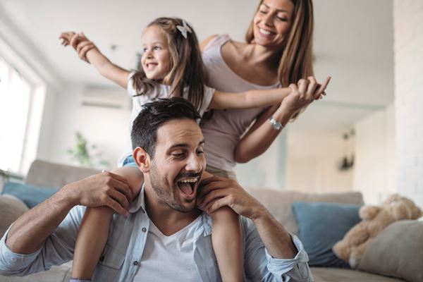 Girl on Dads Shoulders